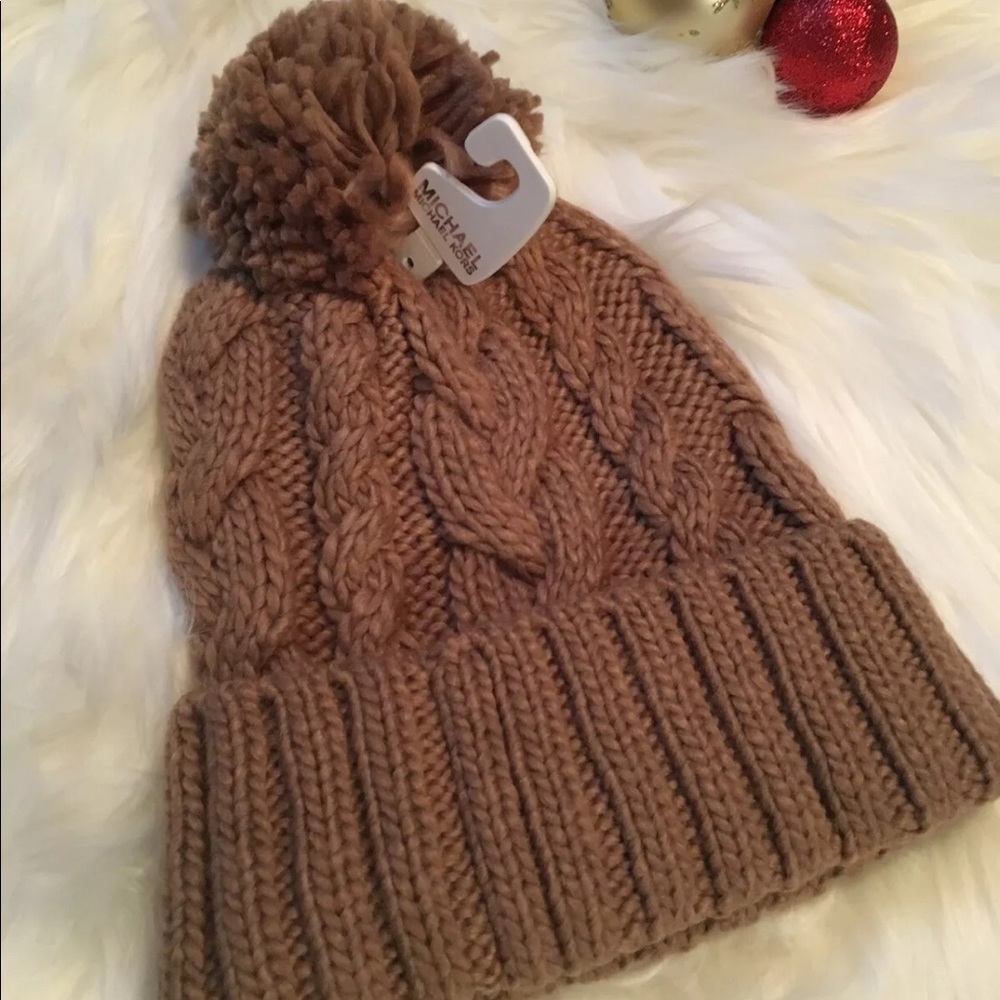 ⚜️MICHAEL KORS® POM BEANIE NWT⚜️